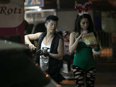 Mỗi khi được hỏi về mối quan hệ tình cảm, Trương Nhi và Lương Bằng Quang đều né tránh câu hỏi từ phía người hâm mộ. Trương Nhi cho biết cô chưa sẵn sàng công khai chuyện tình cảm. Đây là chuyện đời sống riêng tư, cô không muốn bị soi mói hay có những nhận xét không hay, vì thế, khi đã sẵn sàng, cả hai sẽ quyết định ''ra mắt'' người hâm mộ Bài viết: http://news.zing.vn/Truong-Nhi-dien-tat-rach-xuong-pho-cung-ban-trai-post380249.html#category_featured.noibat Nguồn Zing News
