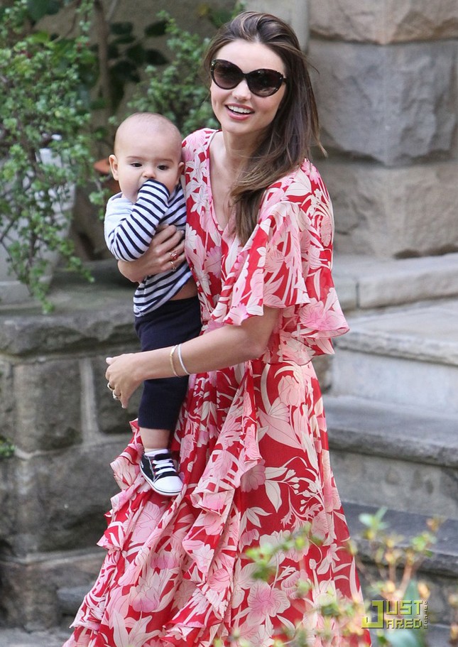 Hai mẹ con Miranda Kerr đẹp tựa thiên thần ở Sydney