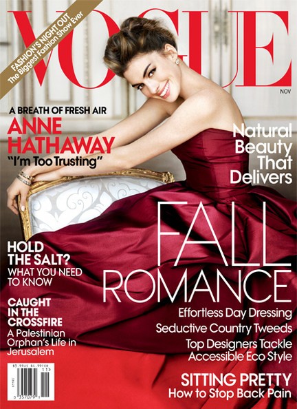 Gương mặt nữ diễn viên xinh đẹp Anne Hathaway trên trang bìa tạp chí Vogue, nhiếp ảnh gia Maria Testino