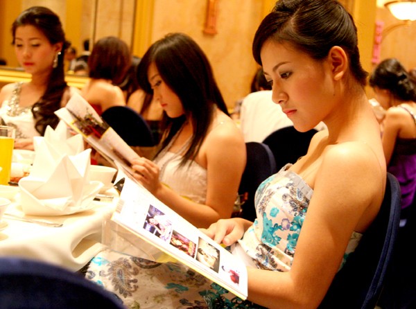 Góp thêm sự duyên dáng, lộng lẫy cảu lễ trao xe cho các Miss Cuxi là sự tham dự của nhiều bạn Miss Teen: Phan Ngọc Anh