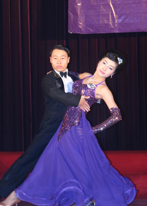Nhẹ nhàng bước nhảy khiêu vũ