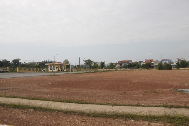 Cận cảnh bến xe bạc tỷ không một bóng người, bóng xe ảnh 7
