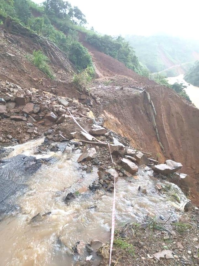 Mưa lũ tại Quảng Trị làm ngập lụt nặng 82 xã, phường và thị trấn, 2 người thương vong ảnh 2