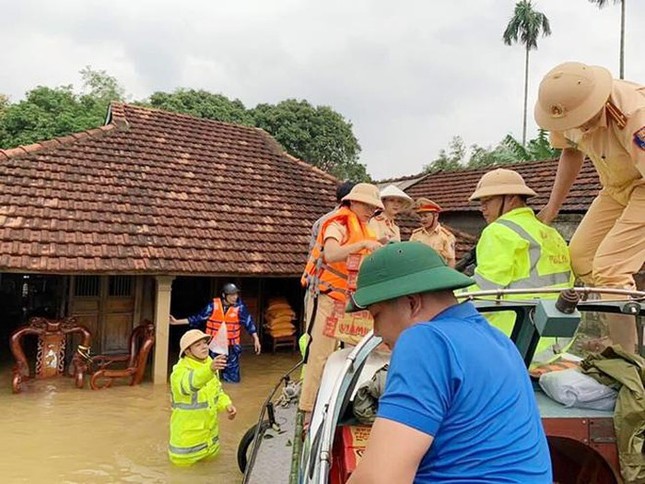 Mưa lũ tại Quảng Trị làm ngập lụt nặng 82 xã, phường và thị trấn, 2 người thương vong ảnh 4