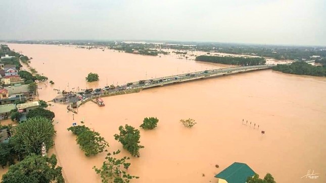Mưa lũ tại Quảng Trị làm ngập lụt nặng 82 xã, phường và thị trấn, 2 người thương vong ảnh 1