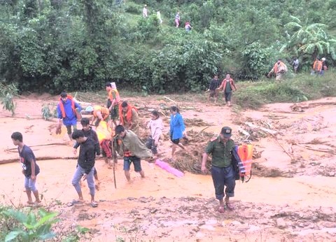 Đoàn cứu hộ gặp nạn, thượng uý Công an hy sinh khi qua cầu tràn ở Quảng Trị ảnh 1