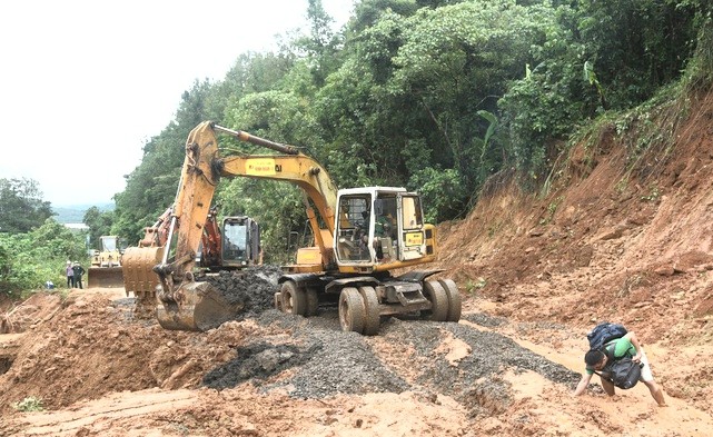 Tháo dỡ chốt cấm đường trên tuyến Hồ Chí Minh đoạn qua Quảng Trị ảnh 1