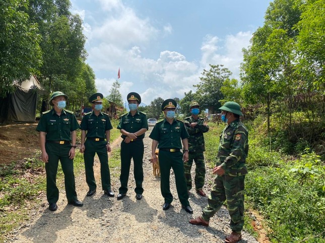 Lập vành đai chống dịch COVID-19 ở biên giới Việt - Lào ảnh 4