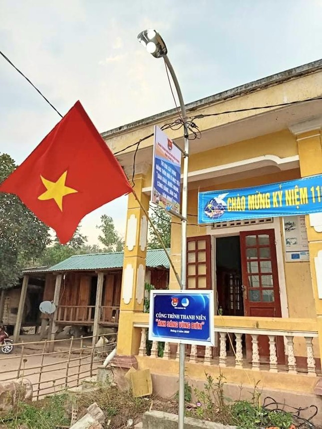 Áo xanh tình nguyện hỗ trợ nhân dân bầu cử ảnh 4