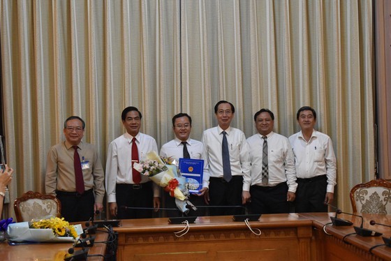 TPHCM cho Bí thư, Phó Bí thư thường trực Quận ủy quận 12 nghỉ hưu ảnh 2