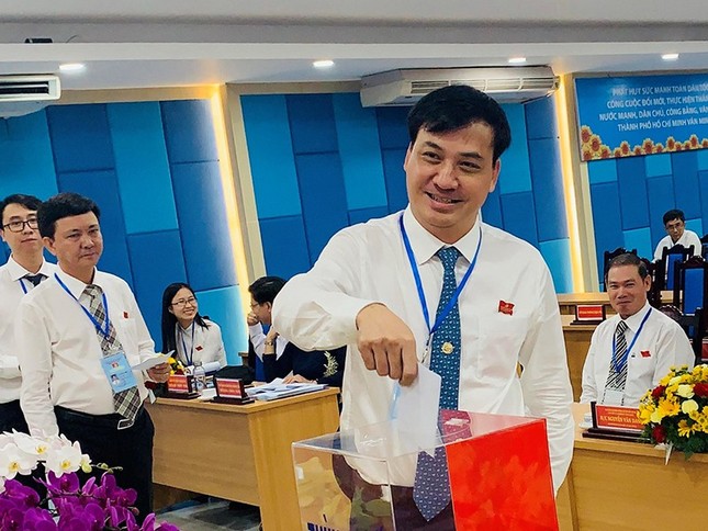 Đề cử bà Phan Thị Thắng, ông Lê Hòa Bình để bầu làm Phó Chủ tịch UBND TPHCM ảnh 2