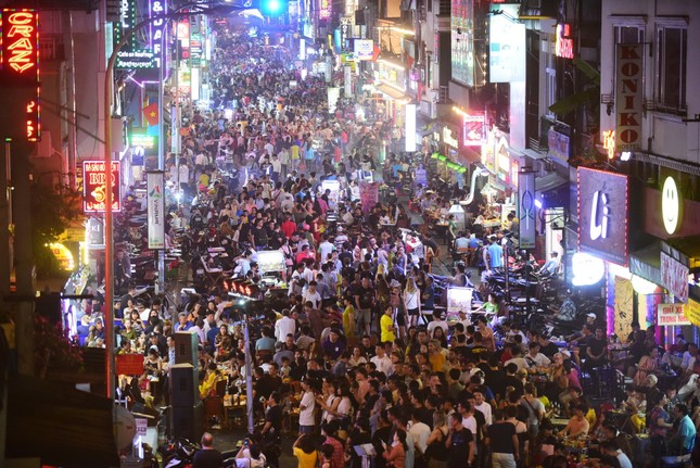 TPHCM hạn chế tụ tập đông người trong dịp Tết Nguyên đán ảnh 2