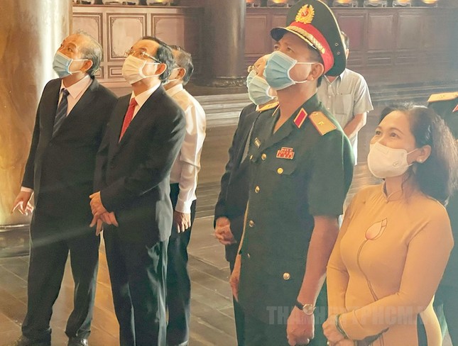 Phó Thủ tướng Trương Hòa Bình, Bí thư Nguyễn Văn Nên họp mặt truyền thống cách mạng ở TPHCM ảnh 4
