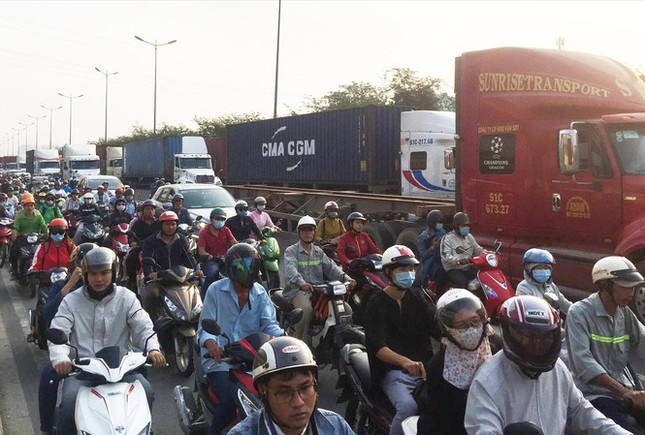 TPHCM triển khai nhiều biện pháp ‘trị’ hung thần xe container ảnh 1