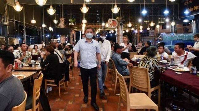 Nhà hàng ở TPHCM hoạt động lại từ 1/3, vũ trường quán bar tiếp tục đóng cửa chống COVID-19 ảnh 1