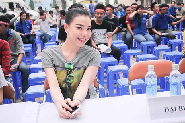 Đông đảo nghệ sĩ tham gia Chủ Nhật Đỏ tại TP.HCM ảnh 7
