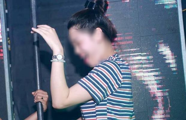 Nữ sinh Kinh tế rao tặng 1 triệu đồng tìm Facebook của chàng trai đẹp ảnh 1