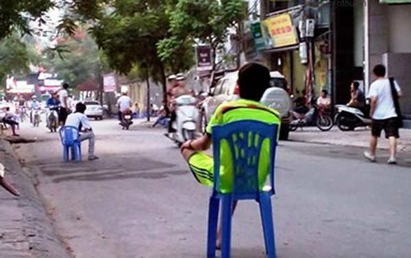 Dở khóc, cười chuyện “trai vẫy” giữa lòng Hà Nội ảnh 1