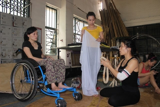 Nữ diễn viên mới cưới gặp tai nạn liệt tủy ảnh 1