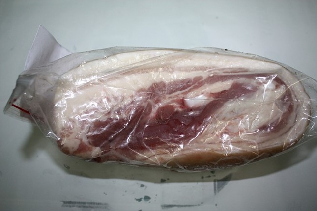 Giấc mơ làm giàu của 2 chàng cử nhân bán thịt lợn đen ảnh 2
