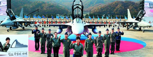 Tổng thống Hàn Quốc lên buồng lái tiêm kích FA-50 ảnh 1
