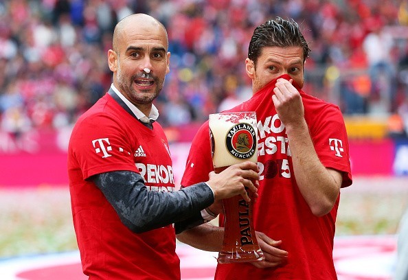Bayern tắm bia mừng ngôi vô địch thứ 25 ảnh 10