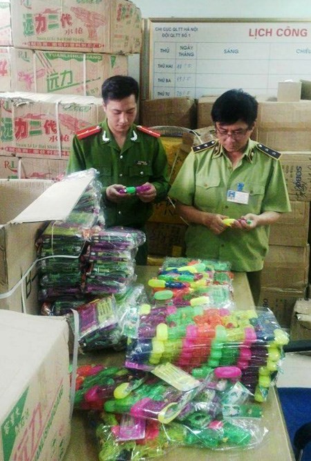 Hà Nội: Thu giữ 25.000 súng đồ chơi bạo lực trẻ em ảnh 1