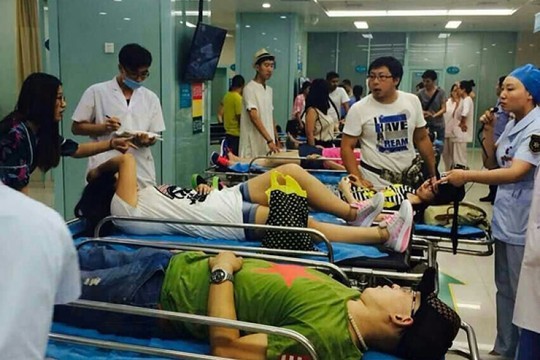 Hoảng loạn vì thang máy rơi tự do từ tầng 12 ảnh 1