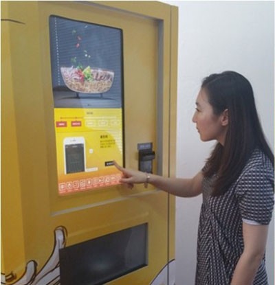 Máy bán tô mì bò tự động đầu tiên trên thế giới ảnh 1