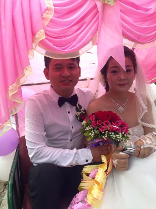 Màn rước dâu bằng “xe mui trần” độc đáo ảnh 5
