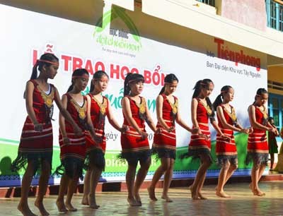 Nồng ấm tình người trong lễ trao học bổng 'Đọt Chuối Non' ảnh 1