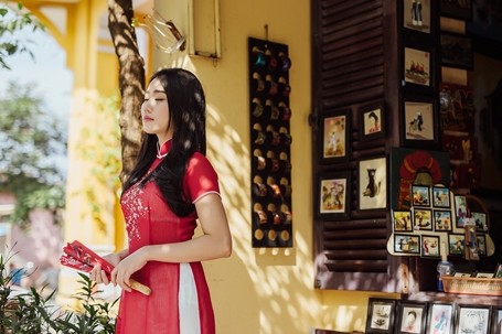 'Bạn gái' Sơn Tùng - MTP rạng rỡ xuống phố du xuân ảnh 8