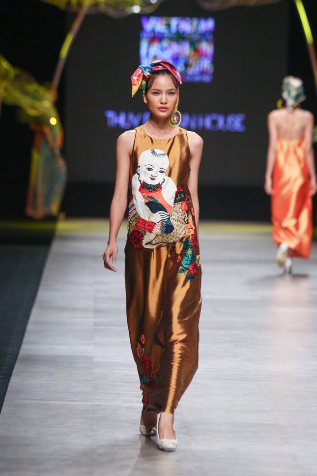 Phan Như Thảo bế bụng bầu đi catwalk ảnh 5