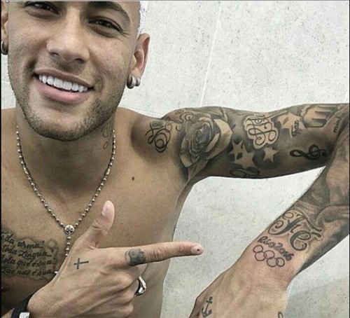 Neymar nhuộm tóc vàng, xăm logo Olympic ảnh 1