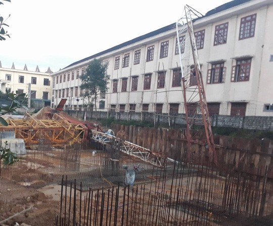 Tin mới nhất vụ sập cần cẩu gây chết người tại TP Vinh ảnh 1