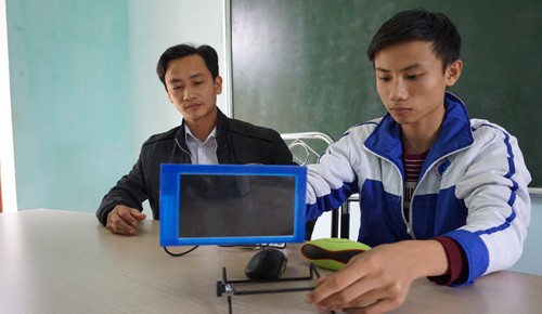 Nam sinh sáng chế máy chống ngủ gật cho các tài xế ảnh 1