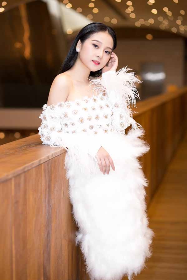 Tam Triều Dâng - Ngẩn ngơ nhan sắc tuổi 18 ảnh 8