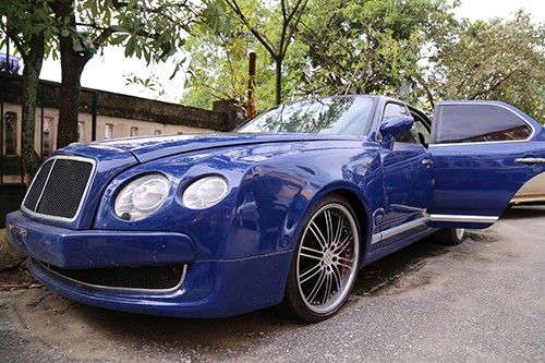Xe Bentley vô chủ được đấu giá 1,6 tỷ đồng ảnh 1