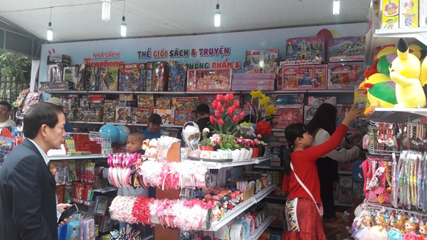 “Phố sách Xuân Đinh dậu 2017” góp phần xây dựng nét đẹp văn hóa Thủ đô ảnh 2