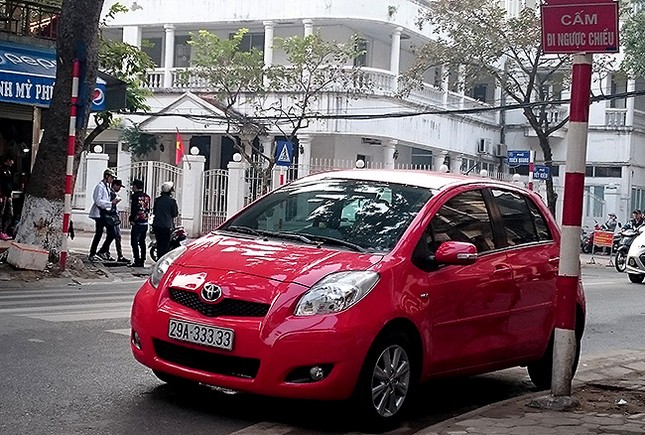 Tận thấy những biển số ô tô siêu đẹp trên đường phố Hà thành ảnh 12