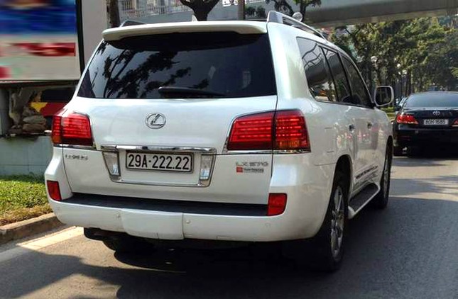 Tận thấy những biển số ô tô siêu đẹp trên đường phố Hà thành ảnh 3