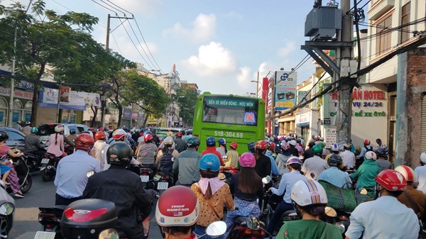 Cấm xe máy là xúc phạm 80% người dân ảnh 2