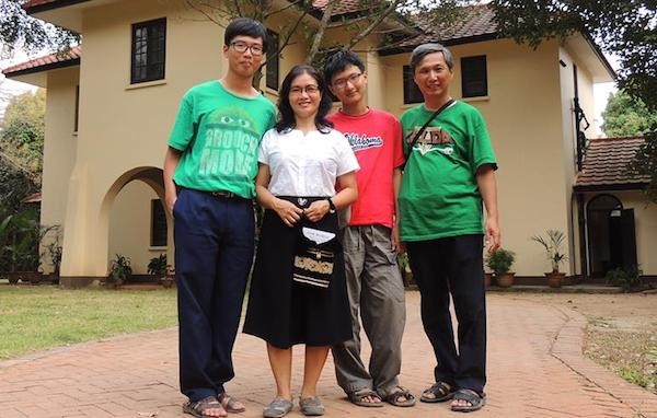 Cho 2 con bỏ trường học tại nhà: Ông bố nói chỉ khai phóng khả năng của con ảnh 3