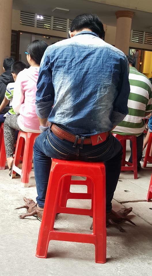 Đôi giày da cá sấu gây bão cư dân mạng có giá thật bao nhiêu? ảnh 1