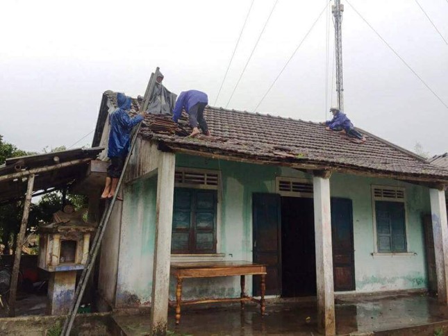 TT-Huế: Choáng váng với lốc xoáy khốc liệt xảy ra khắp nơi ảnh 7