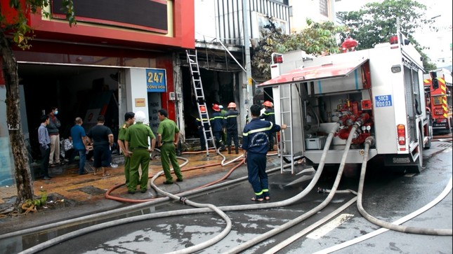 Cháy nhà lúc pha chế sơn, 3 người thương vong ảnh 3