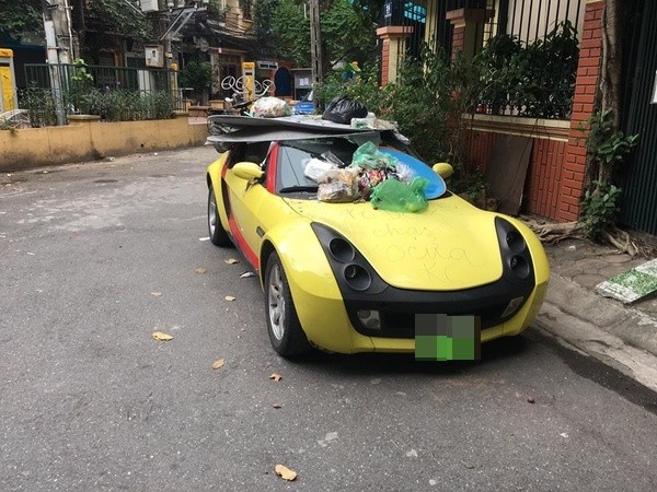 Chủ nhà tặng quà cho chủ xe Smart Roadster bị dân mạng ném đá ảnh 1
