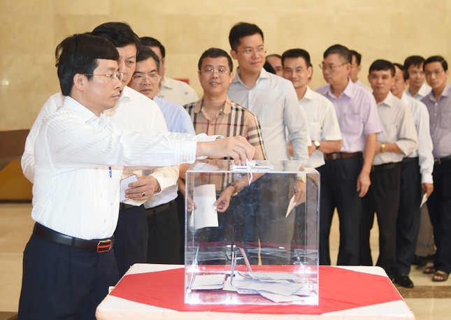 Lãnh đạo Chính phủ quyên góp ủng hộ khắc phục hậu quả mưa lũ ảnh 2