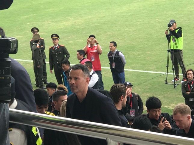 Ryan Giggs và Paul Scholes xuất hiện tại Trung tâm huấn luyện bóng đá trẻ của Vingroup ảnh 2