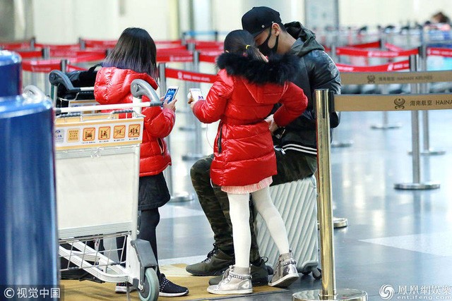 Chồng thứ ba kém 12 tuổi và Chung Lệ Đề hạnh phúc sau một năm kết hôn ảnh 6